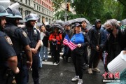 问卦求签美国多地举行“没有国王”抗议活动