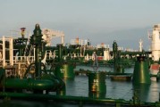 问卦求签国际油价周二收高 地缘政治担忧与美元走弱双重支撑